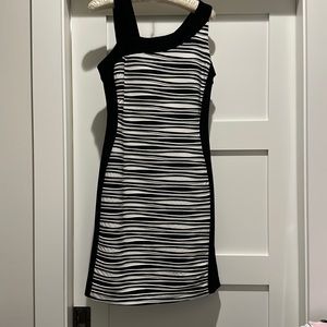 Adorable fitted dress with split straps on one side. Size SM/2P (no tag)